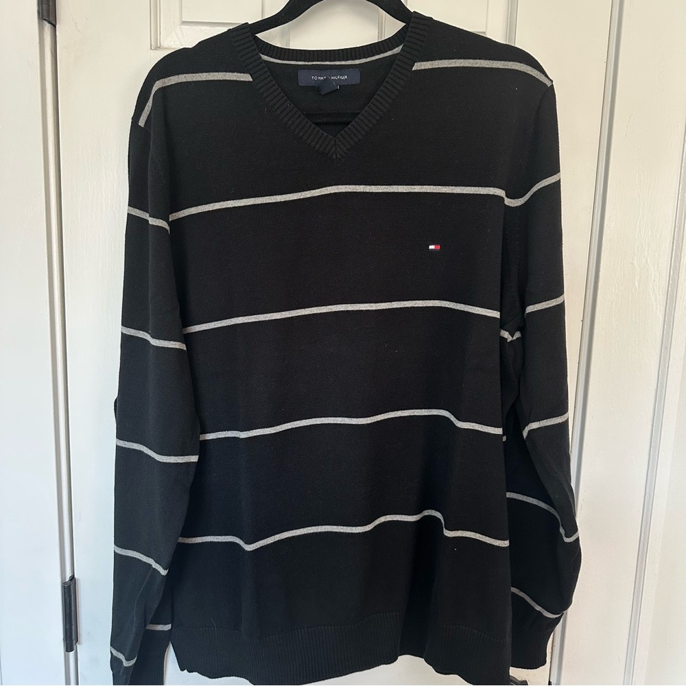 Set of Three Tommy Hilfiger Classic Striped V-Neck‎ Sweater - Picture 3 of 8